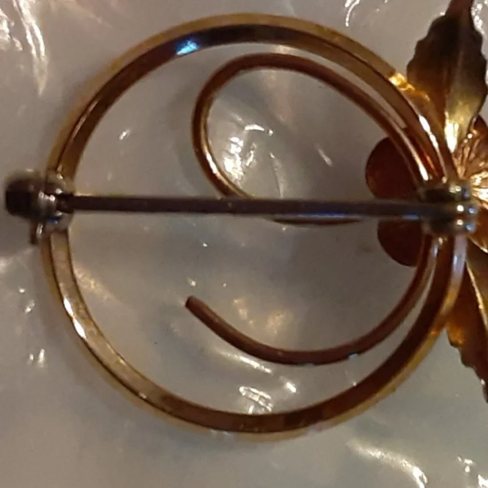 Round Gold-tone Rose Brooch